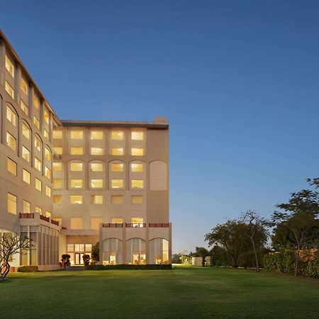 Ramada By Wyndham Jaipur Jaisinghpura Hotel Exterior foto