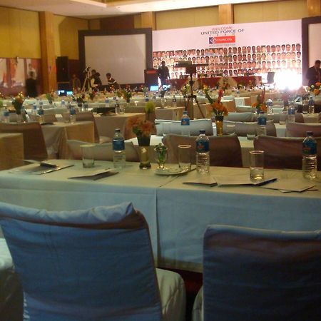 Ramada By Wyndham Jaipur Jaisinghpura Hotel Exterior foto