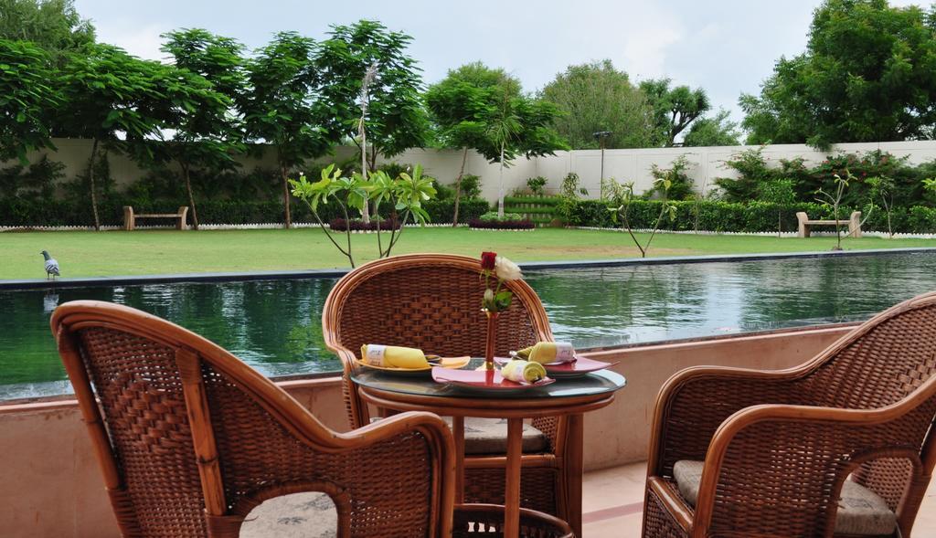 Ramada By Wyndham Jaipur Jaisinghpura Hotel Exterior foto