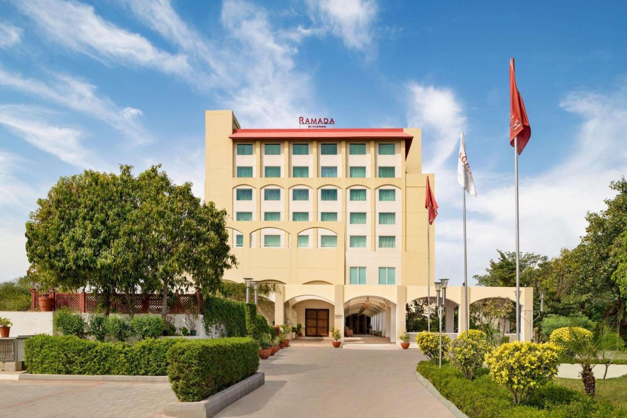 Ramada By Wyndham Jaipur Jaisinghpura Hotel Exterior foto