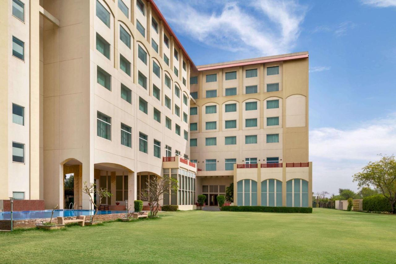 Ramada By Wyndham Jaipur Jaisinghpura Hotel Exterior foto