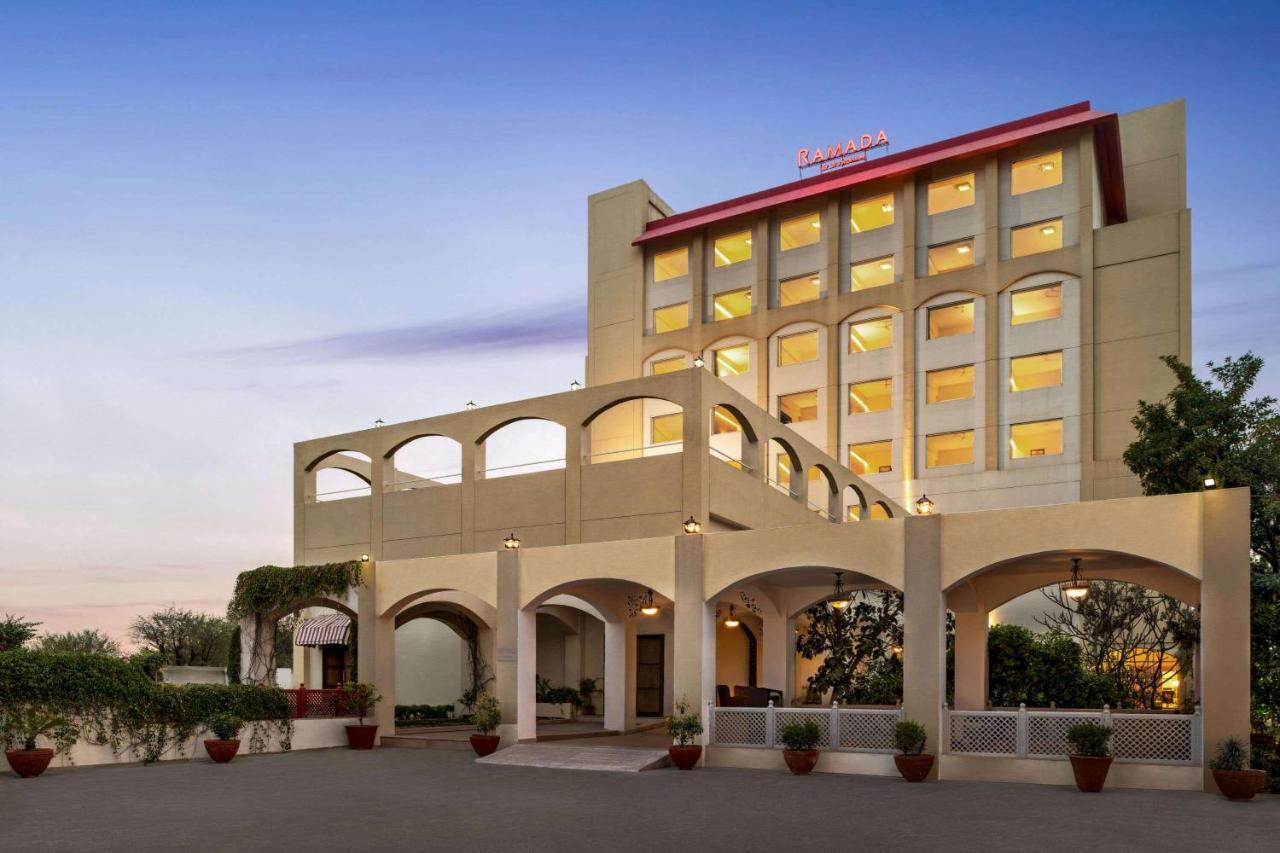 Ramada By Wyndham Jaipur Jaisinghpura Hotel Exterior foto