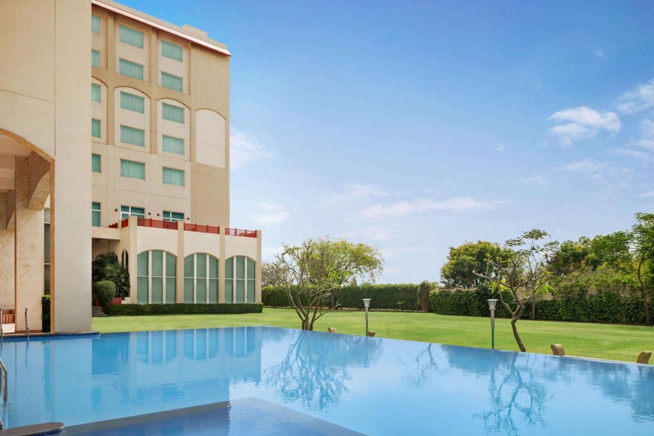 Ramada By Wyndham Jaipur Jaisinghpura Hotel Exterior foto