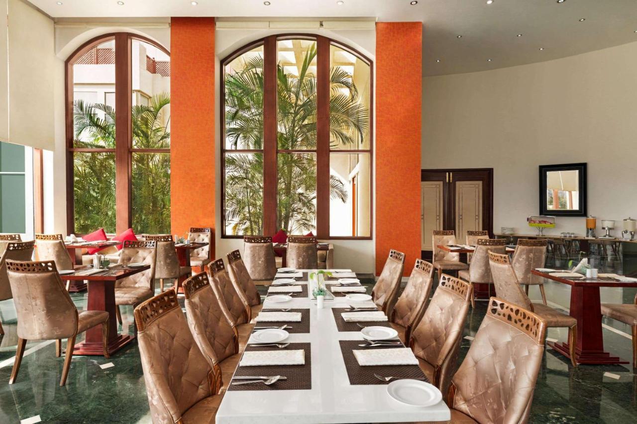 Ramada By Wyndham Jaipur Jaisinghpura Hotel Exterior foto