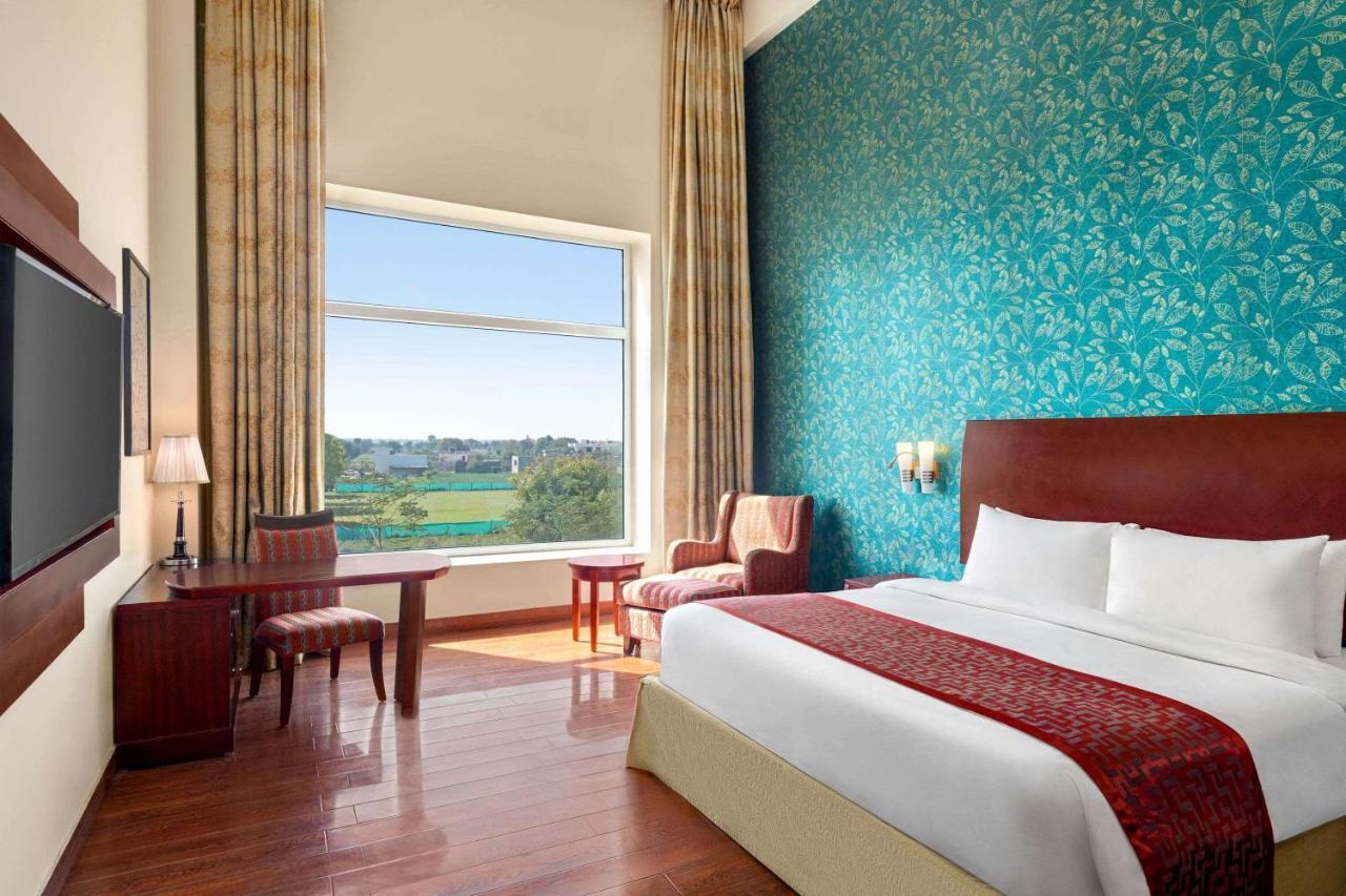 Ramada By Wyndham Jaipur Jaisinghpura Hotel Exterior foto