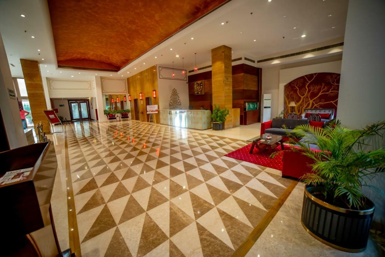 Ramada By Wyndham Jaipur Jaisinghpura Hotel Exterior foto