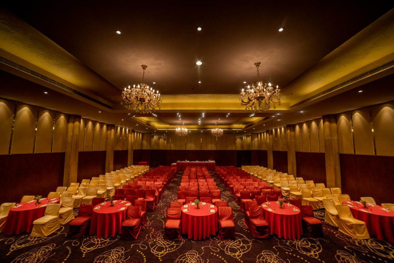 Ramada By Wyndham Jaipur Jaisinghpura Hotel Exterior foto