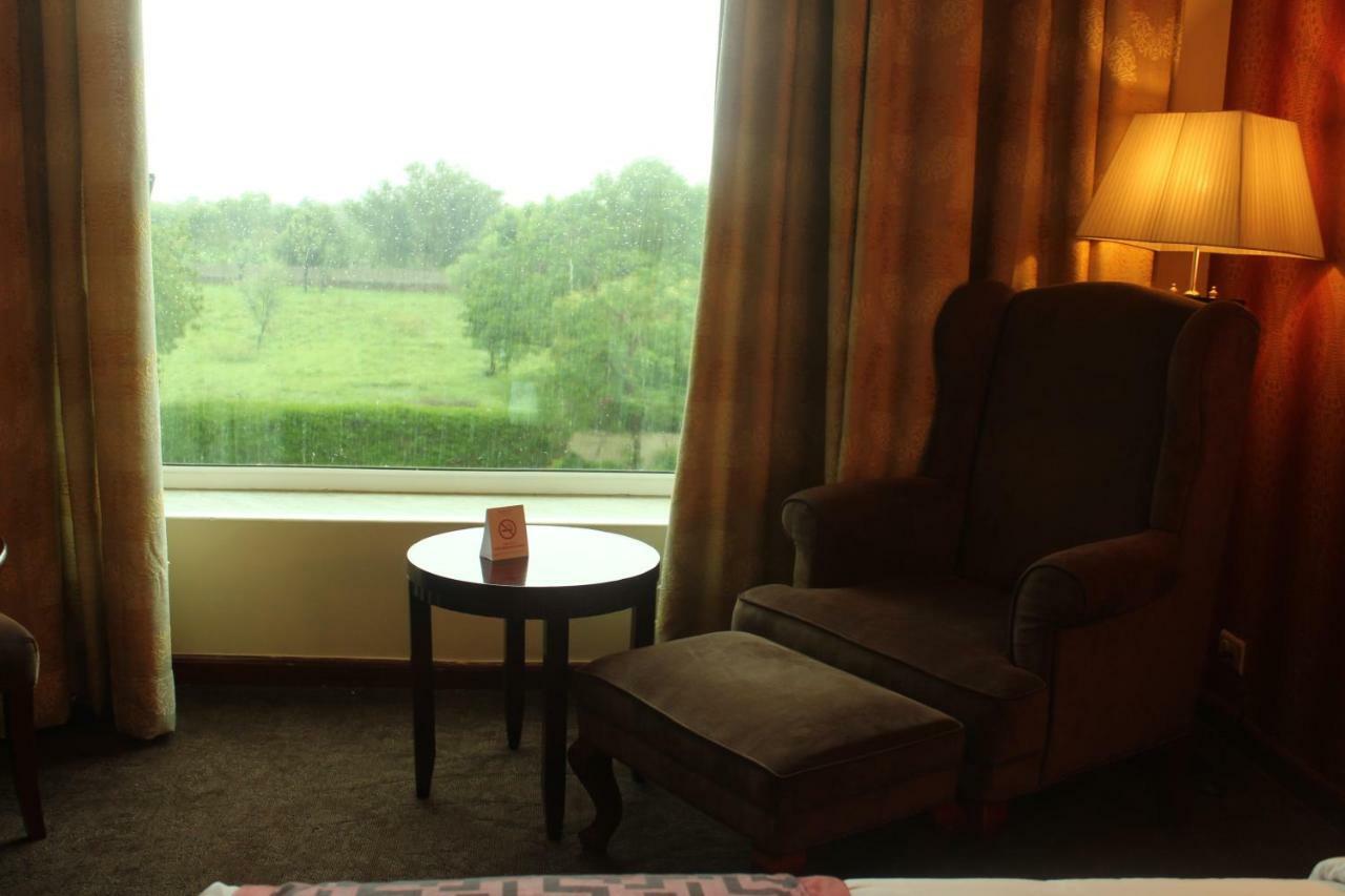 Ramada By Wyndham Jaipur Jaisinghpura Hotel Exterior foto