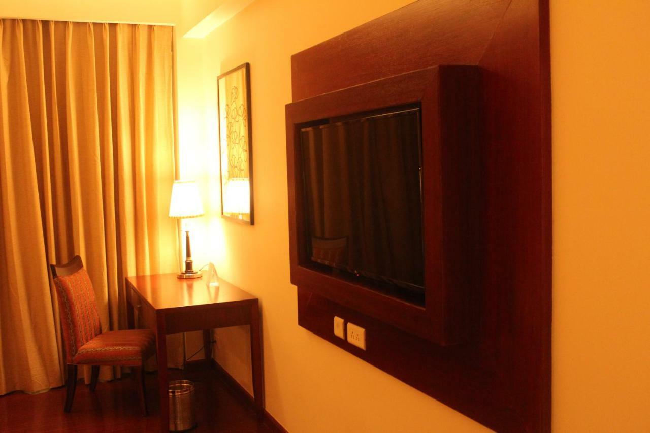 Ramada By Wyndham Jaipur Jaisinghpura Hotel Exterior foto