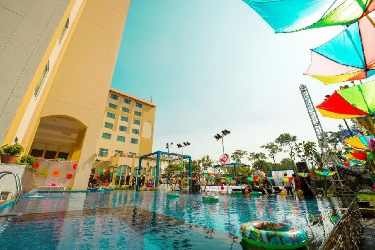 Ramada By Wyndham Jaipur Jaisinghpura Hotel Exterior foto